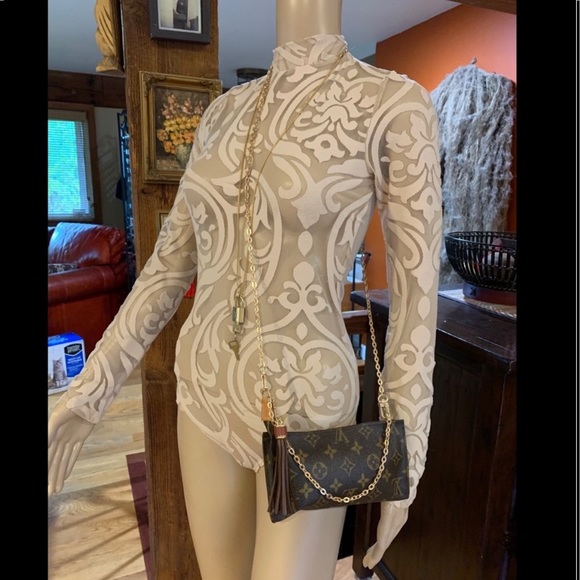 💙LV POUCH SUPER ATTRACTIVE 7.8”x4.25 FAB 4 SUMMER - Picture 8 of 16